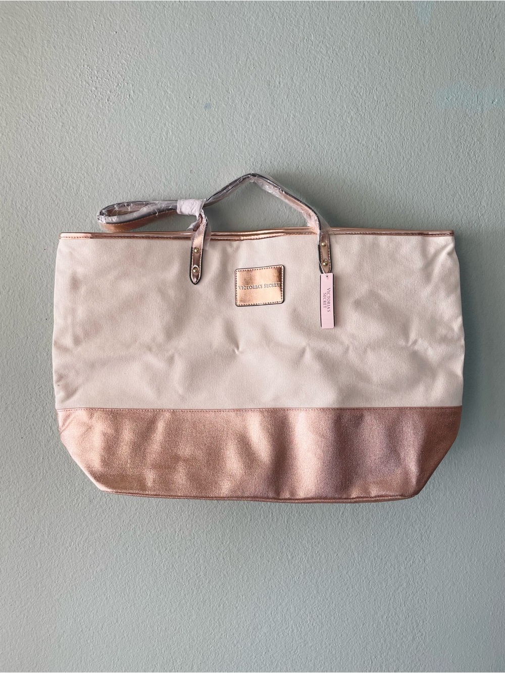 🌱5/$25🌱 Victoria’s Secret | Beige Rose Gold Shimmer Large Shoulder Tote Bag